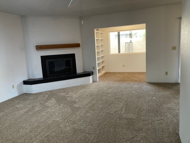 Building Photo - Northwest Townhouse