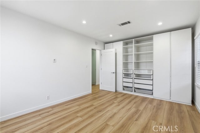 Building Photo - 17546 Kittridge St