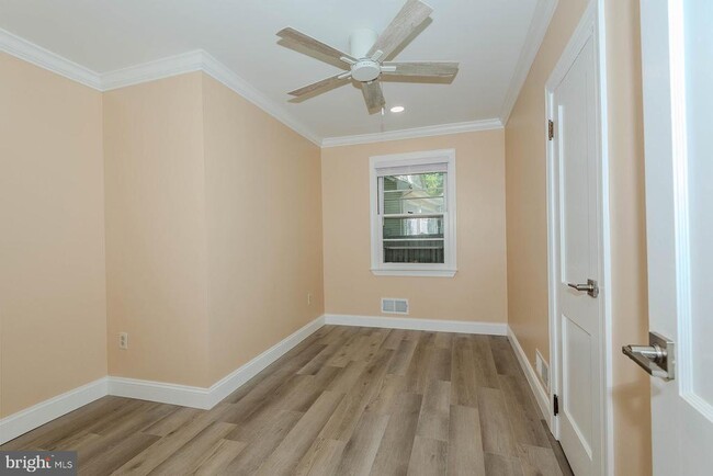 Building Photo - 242 Beachwood Rd