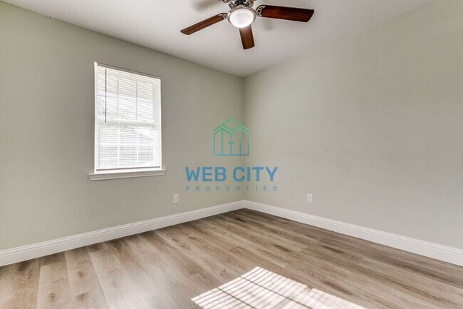 Building Photo - 6330 Cinnamon Oaks Dr