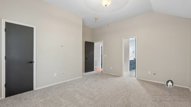 Building Photo - Modern Comfort in Deer Creek School District