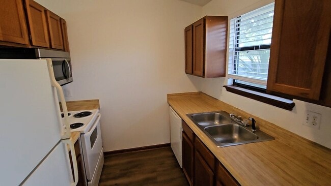 Building Photo - $1150 - Jefferson Square - MOVE IN SPECIAL