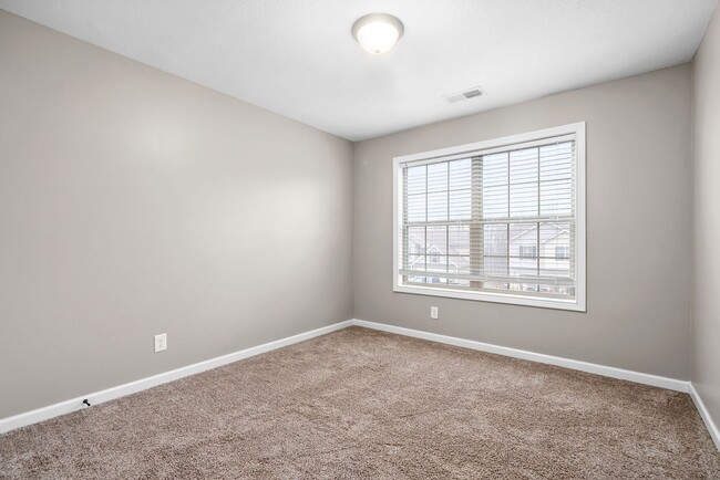 Building Photo - Pet Friendly Three Bedroom!