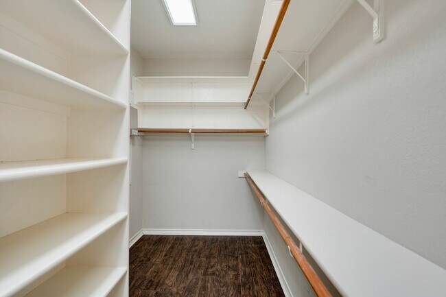 Building Photo - 2916 Alsatia Dr