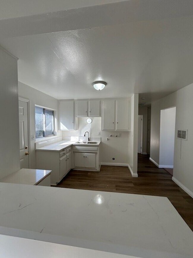 Building Photo - 3511