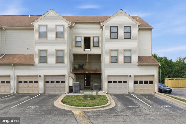 Building Photo - 13408 Shady Knoll Dr