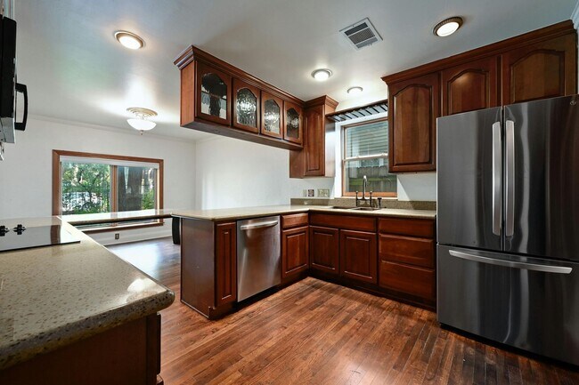 Building Photo - 2829 San Gabriel St