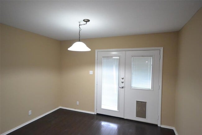 Building Photo - 2106 Hawksbury Way