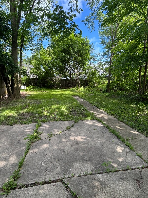 Building Photo - 338 W 17th St