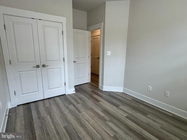 Building Photo - 201 Pomegranate Ln