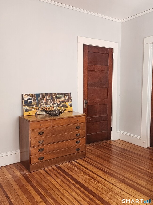 Building Photo - 458 Hillside Ave