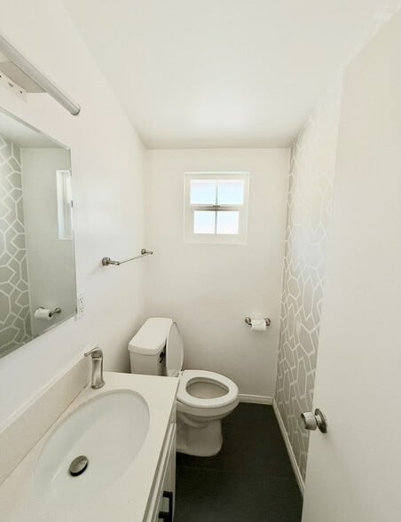 Building Photo - 11714 Sproule Ave