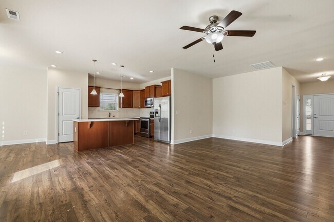 Building Photo - 52 Woodwater Cir