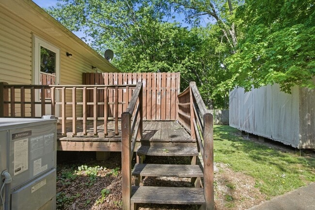 Building Photo - SPRING SPECIAL: 1/2 OFF FIRST MONTHS RENT - Two Bedroom Ranch Duplex in Columbia!