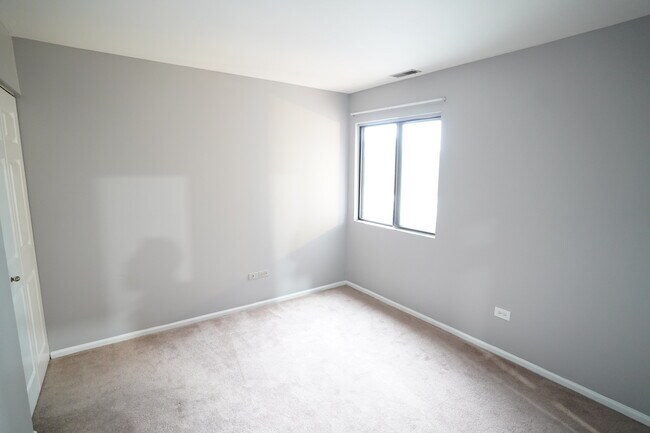 Building Photo - 361 Farnsworth Ct
