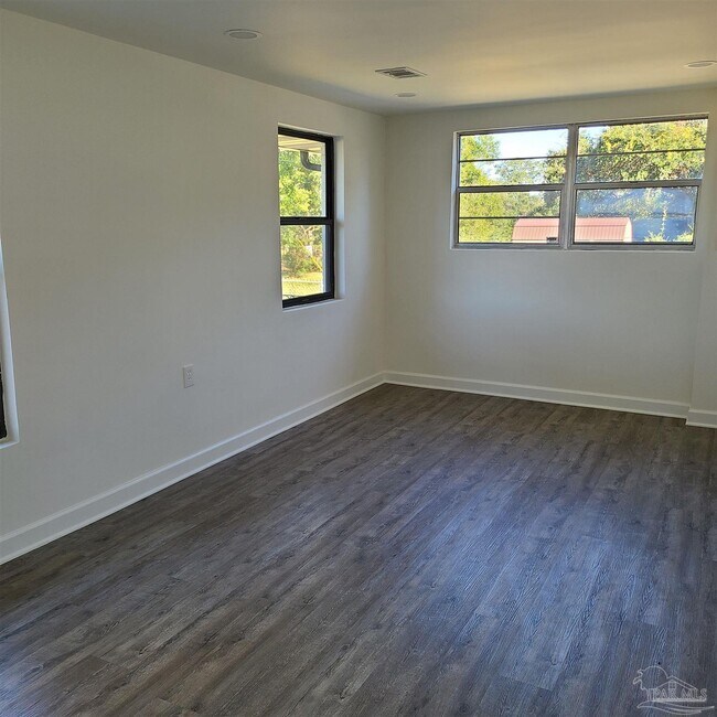 Building Photo - 1301 W Lee St