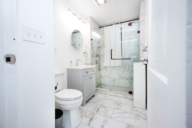 Building Photo - Coolidge Corner Area, In-Unit Washer and dryer, Eat-in Kitchen, Central Heat/AC, Parking is Avail...