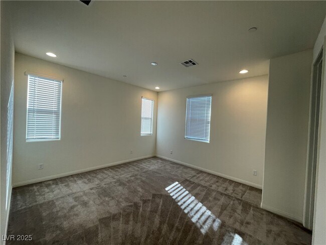 Building Photo - 11747 Emerald Lk Ave