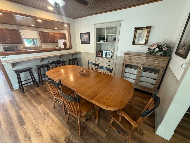 Building Photo - 33 Maple Ave