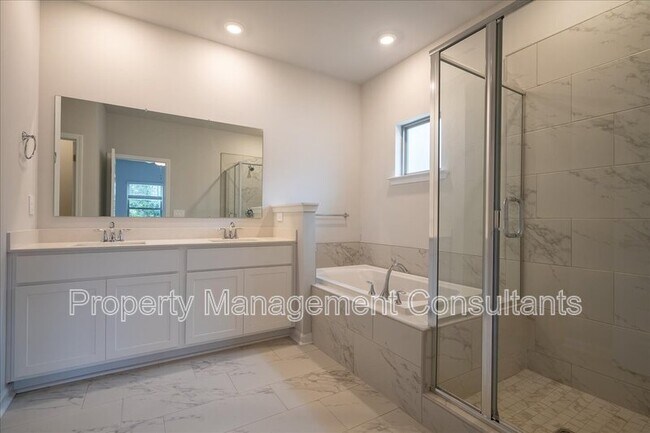 Building Photo - 14653 Mountain Strm Dr