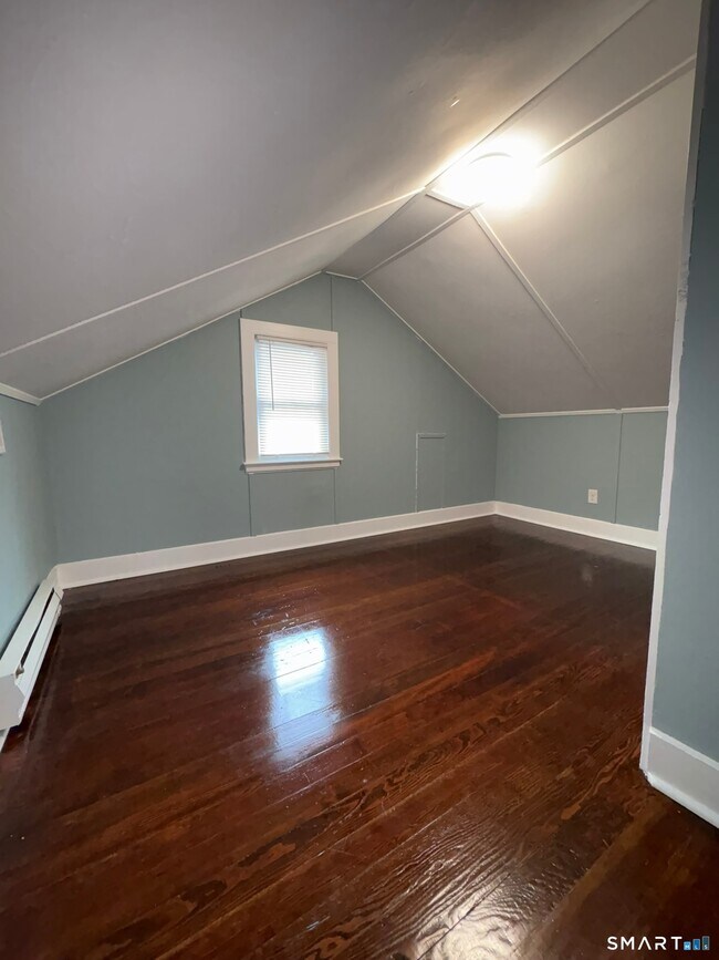 Building Photo - 1045 Cooke St