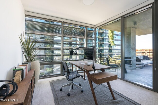 Building Photo - 7180 E Kierland Blvd