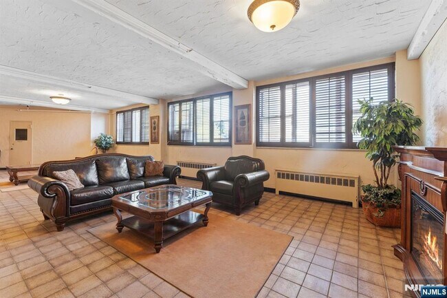 Building Photo - 1450 Palisade Ave