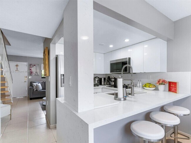 Building Photo - 2306 W 53rd St