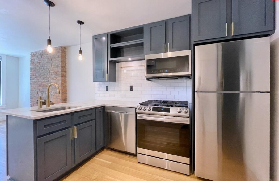 Building Photo - 320 6th St