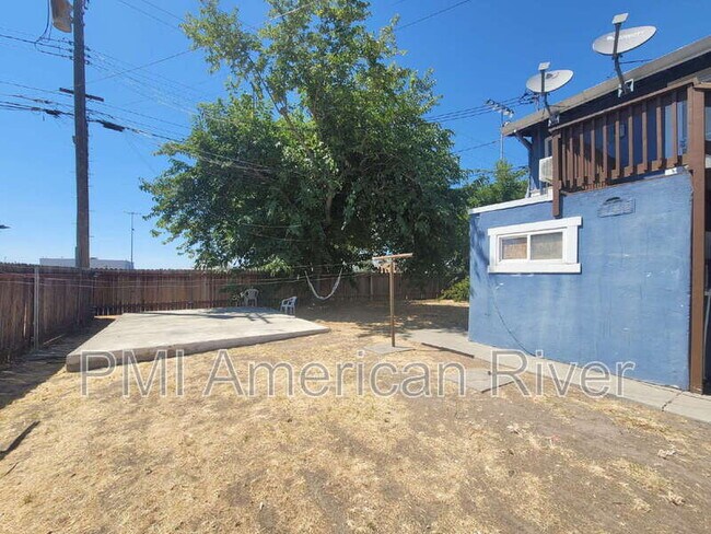Building Photo - 3729 Balsam St