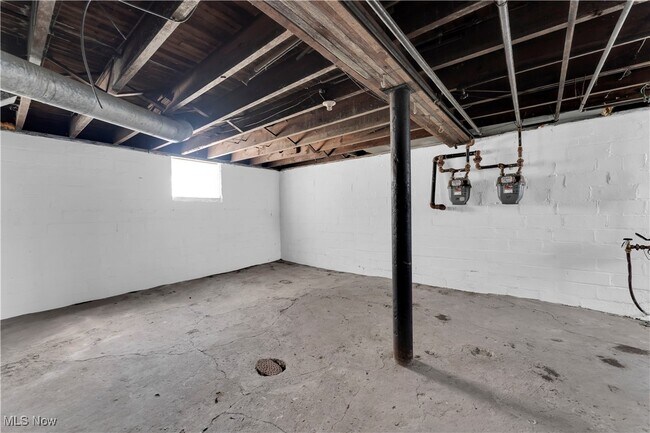 Building Photo - 18751 Monterey Ave