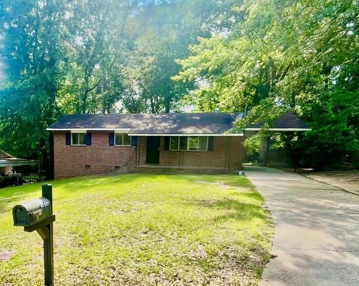 Building Photo - 1215 Winifred Ln