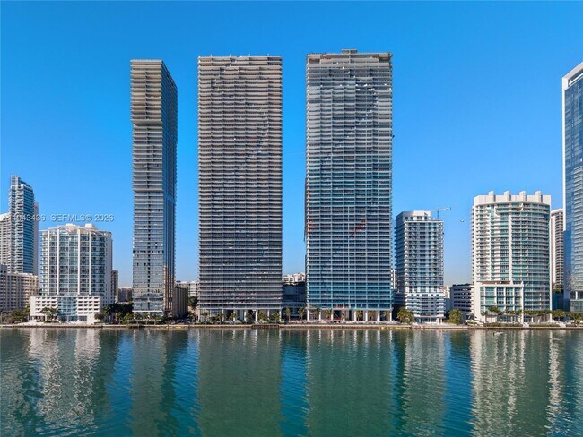 Building Photo - 700 NE 24th St