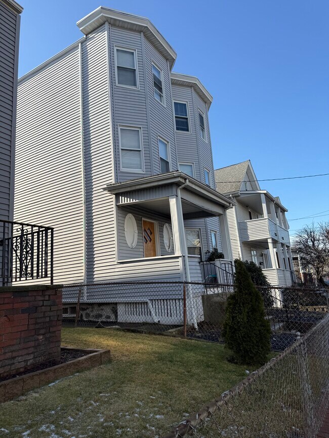 Building Photo - 11 Forest Ave