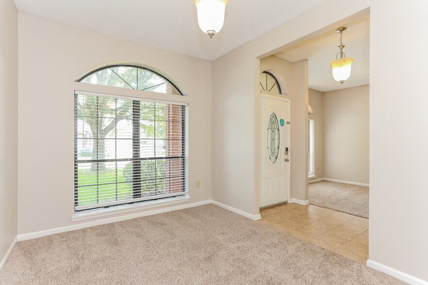 Building Photo - 925 Plumbridge Ct