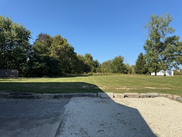 Building Photo - 5267 Center Rd