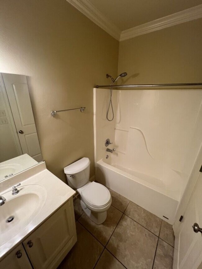 Building Photo - Must See!  Beautiful 4 bd, 3 ba home in co...