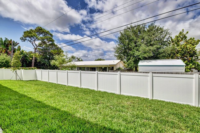 Building Photo - Single Family Home in Boca Raton