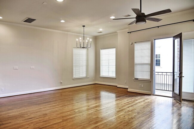Building Photo - 2211 Chenevert St