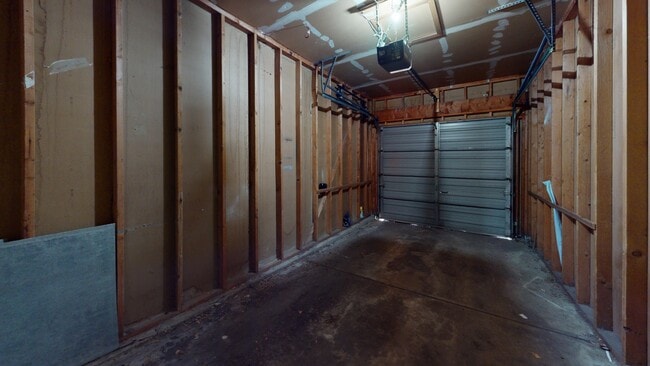 Building Photo - 449 S Wright St