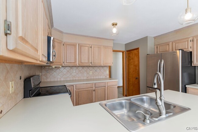 Building Photo - 3293 Greenleafe Dr