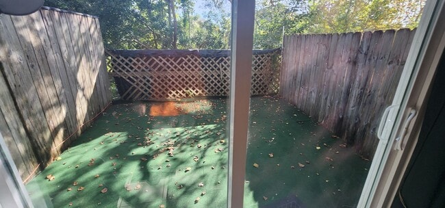 Building Photo - Two Bedroom, Two Bath-Fully Furnished