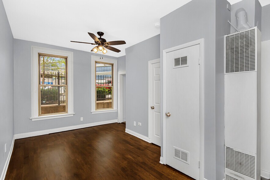 Building Photo - 1472 W Webster Ave