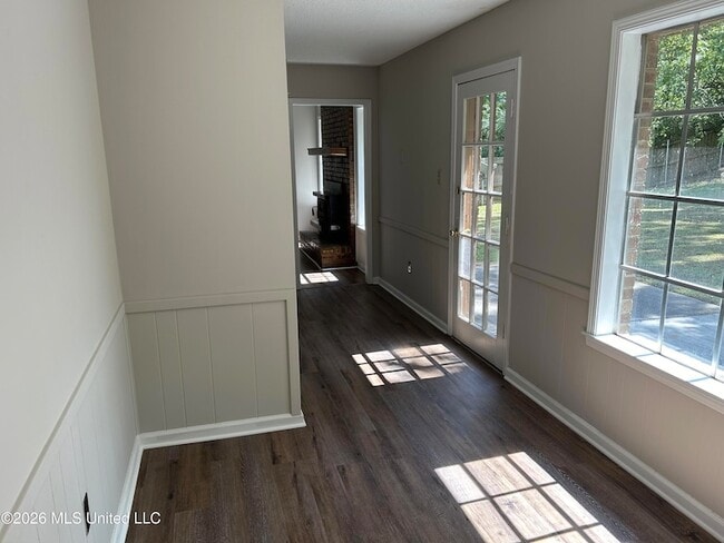 Building Photo - 7397 Meadowbrook Dr