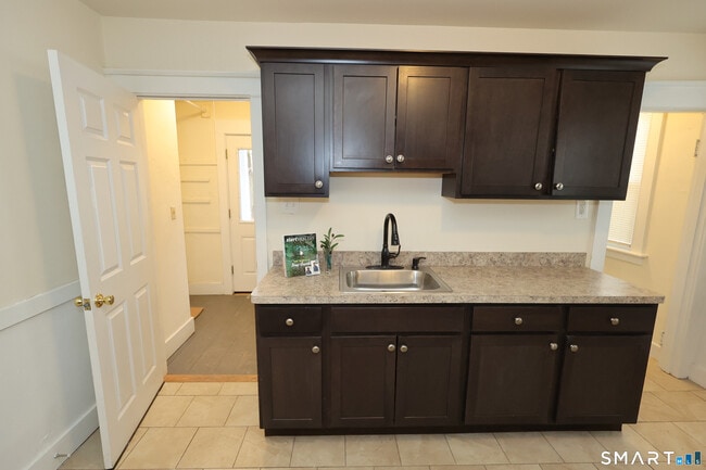 Building Photo - 146 Division St