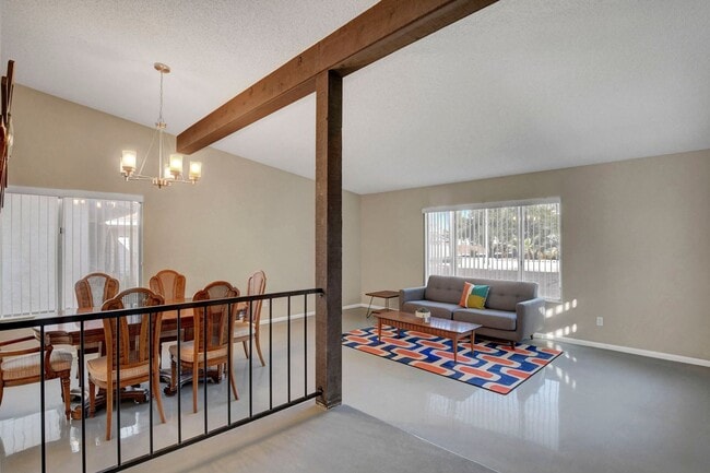 Building Photo - Fully Furnished, One Story, Near Strip, All Utilities Included with Flexible Lease Terms