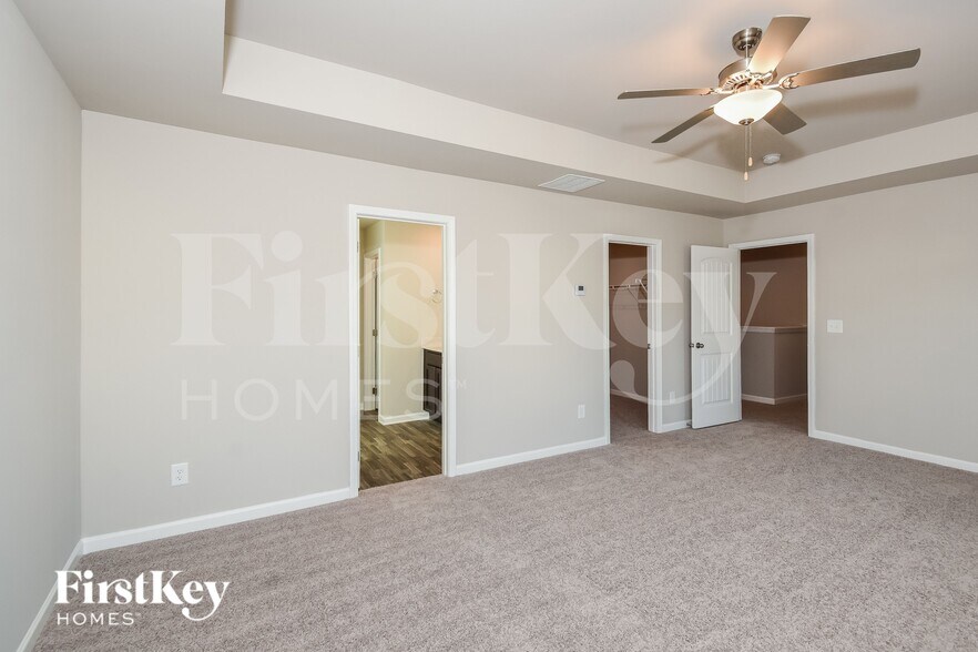 Building Photo - 4954 Hillstone Dr