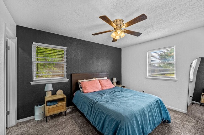 Building Photo - 140 SW 69th St