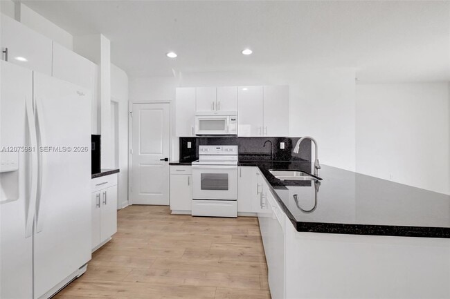 Building Photo - 465 NE 194th Terrace
