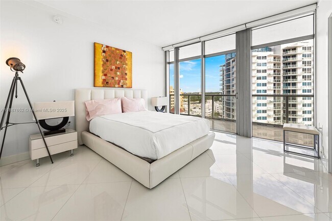 Building Photo - 3737 Collins Ave